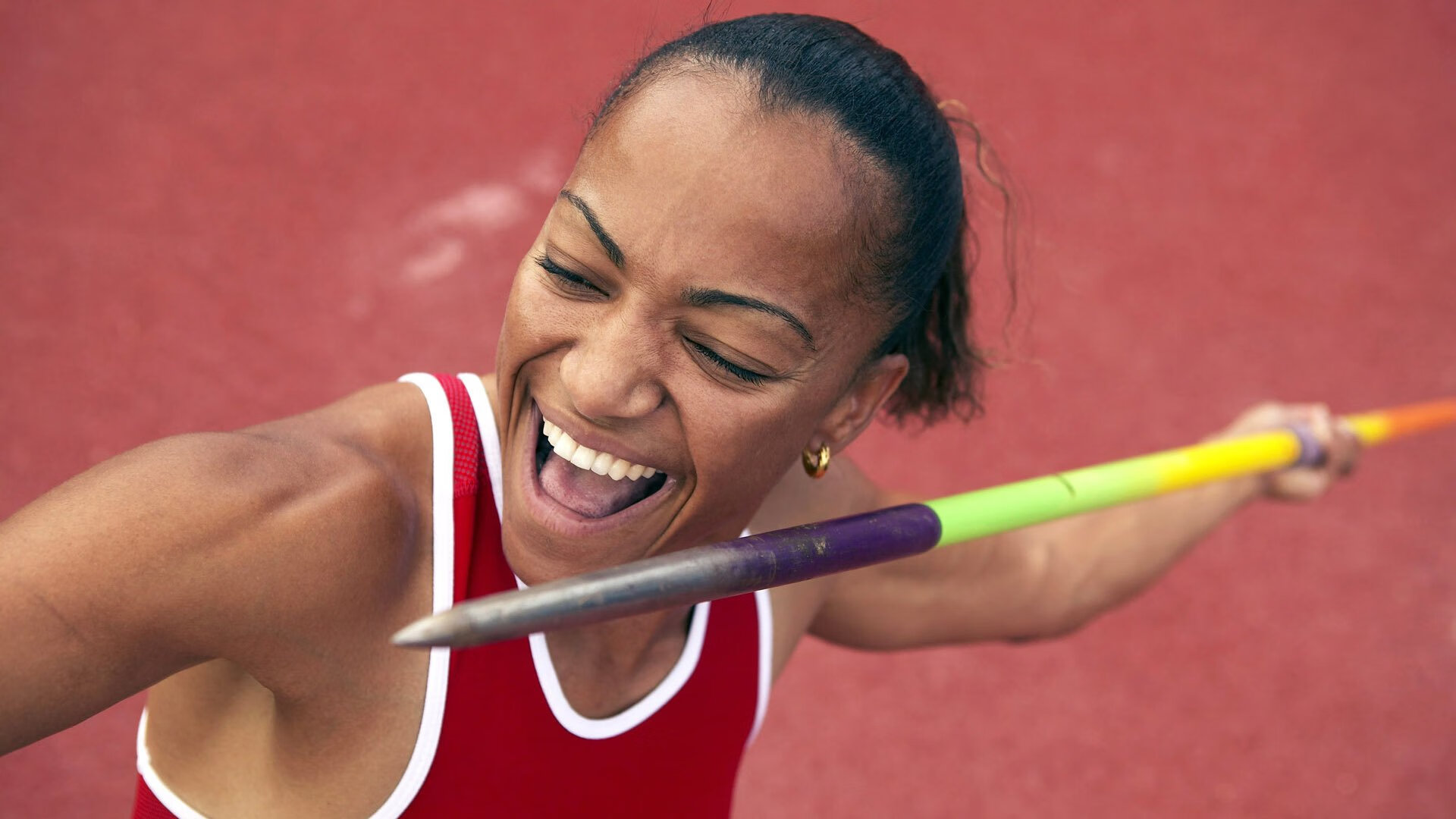 关键抢断和封盖:刘强盖帽封堵对手突破,助力取胜!